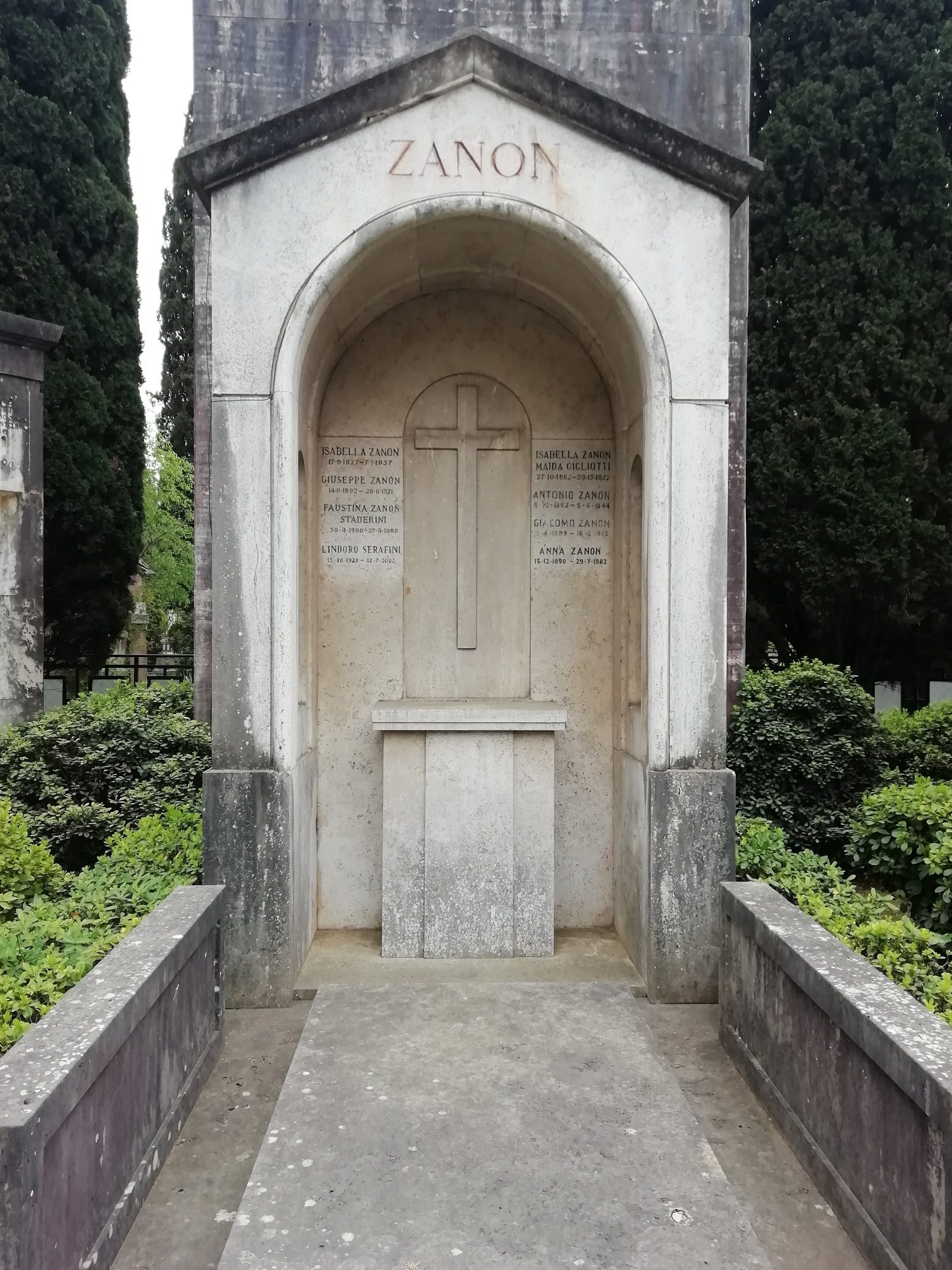 Anna_Zanon_s_Tomb_Verano_Cemetery_Rome.jpg
