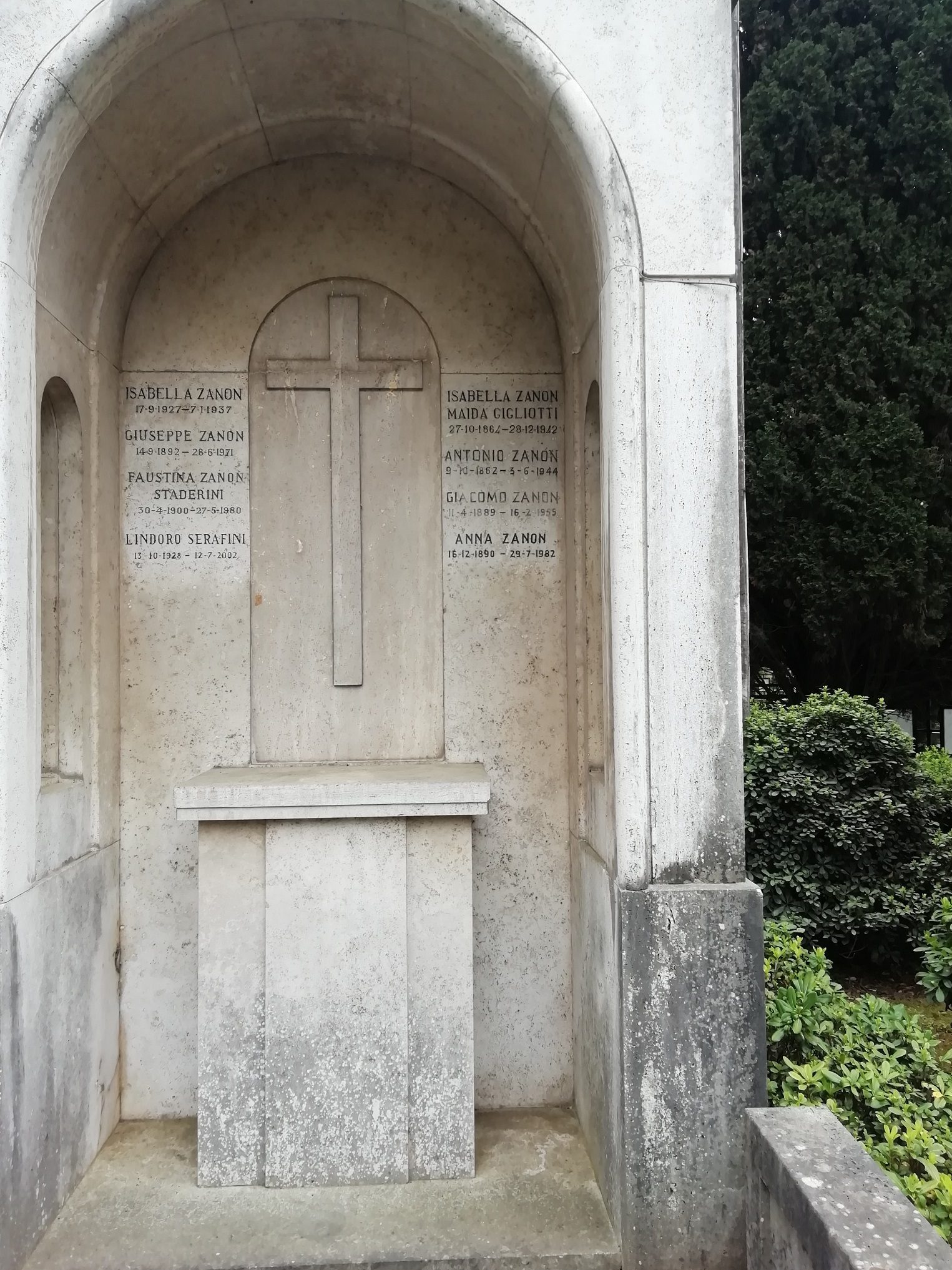 Anna_Zanon_s_Tomb_Verano_Cemetery_Rome_1.jpg