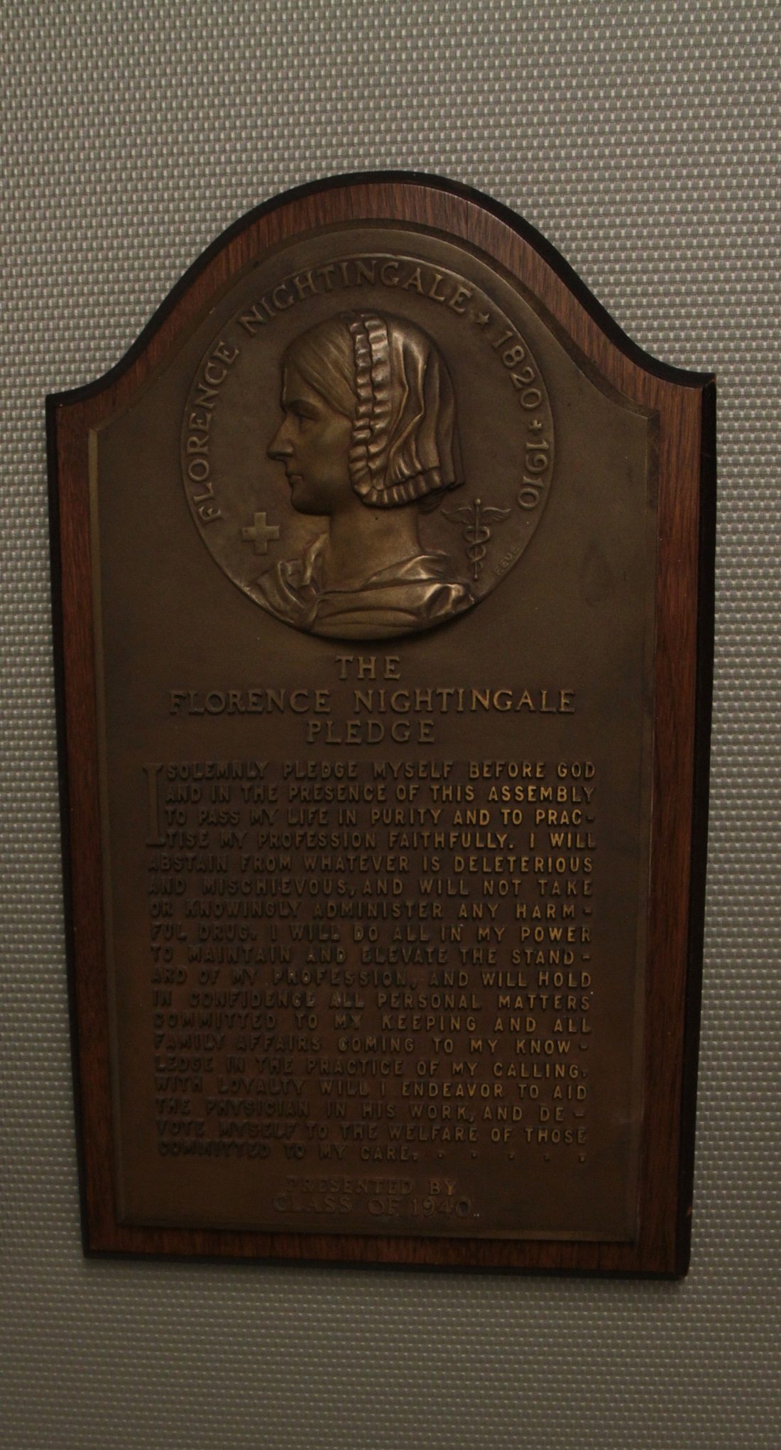 Florence_Nightingale_s_pledge_plaque_Pennsylvania_Hospital_Philadelphia_1.jpg