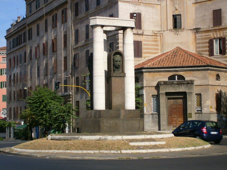 GuidoBaccelliMonumentRome2.JPG