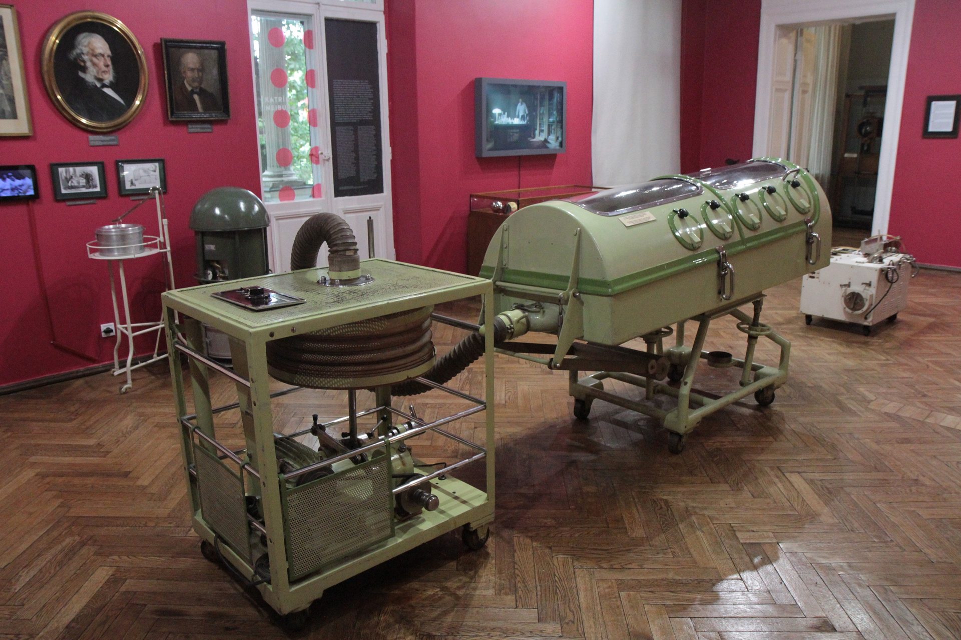 Iron_Lungs_56_Pauls_Stradins_Medicine_History_Museum_Riga_1.jpg