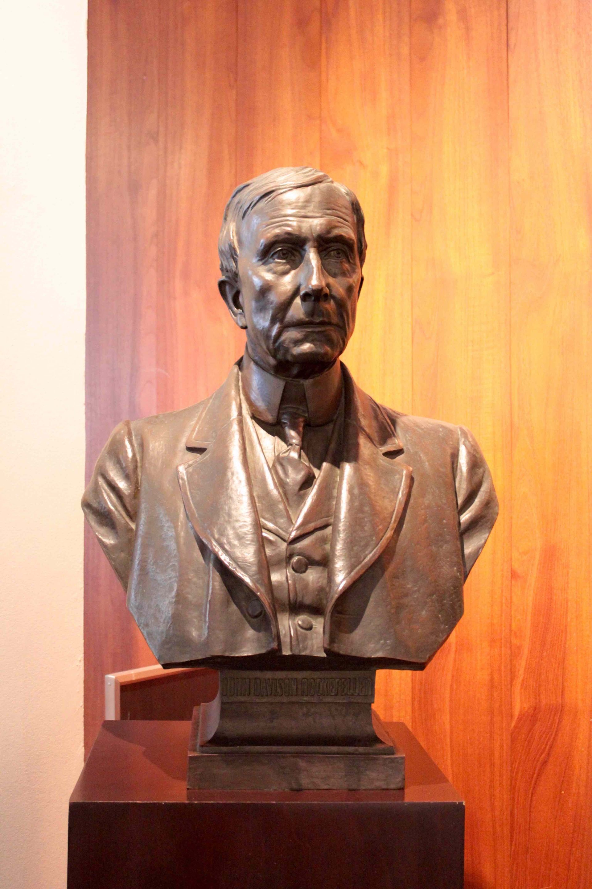 John_Rockefeller%27s_bust.jpg