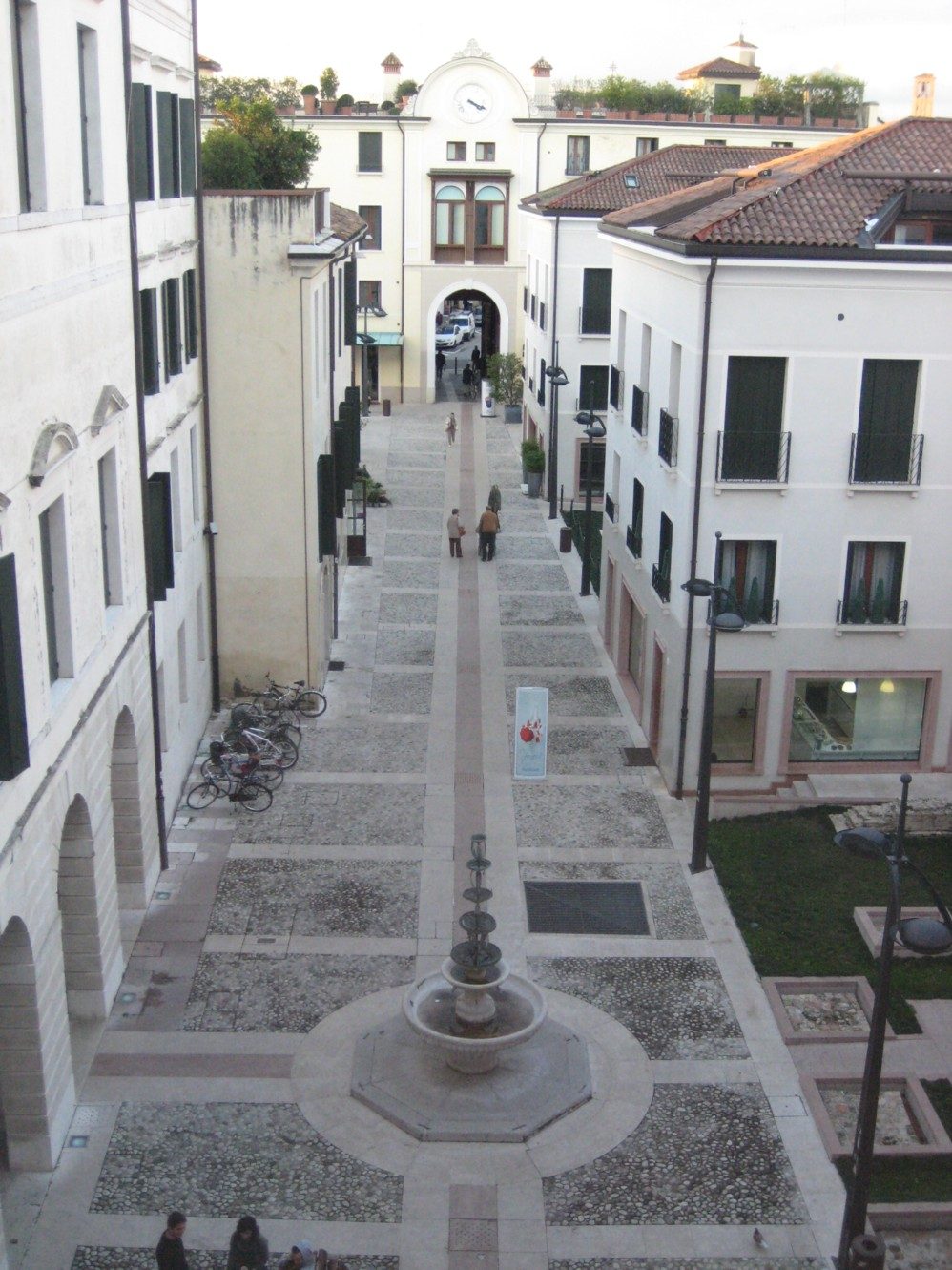 Cortile-interno-S-Leonardo.jpg