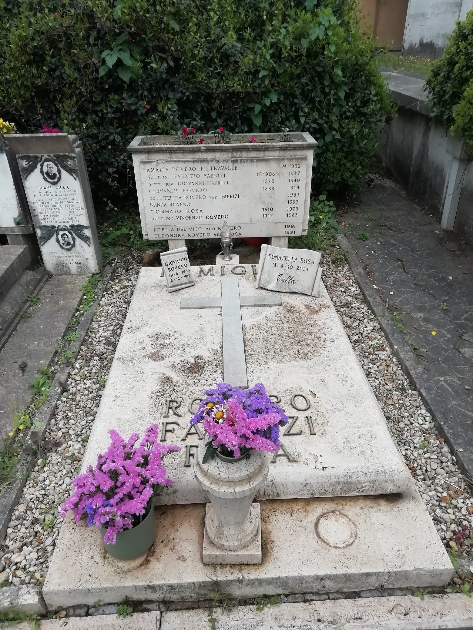 Teresa_Rovero_s_Tomb_Verano_Cemetery_Rome.jpg