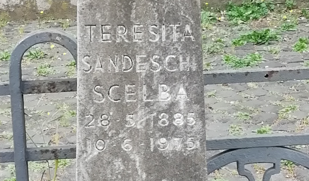 Teresita_Sandeschi_Scelba_s_Tomb_Verano_Cemetery_Rome_1.PNG