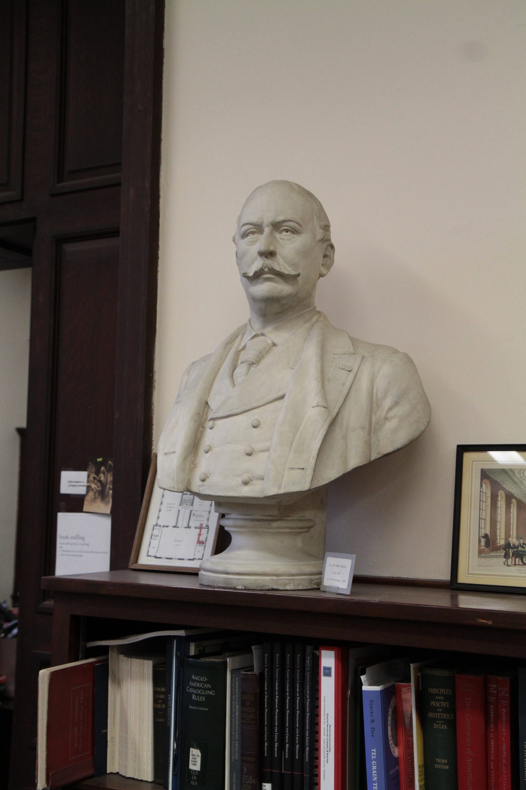 William_Henry_Pancoast_s_bust_College_of_Physicians_of_Philadelphia_1.jpg